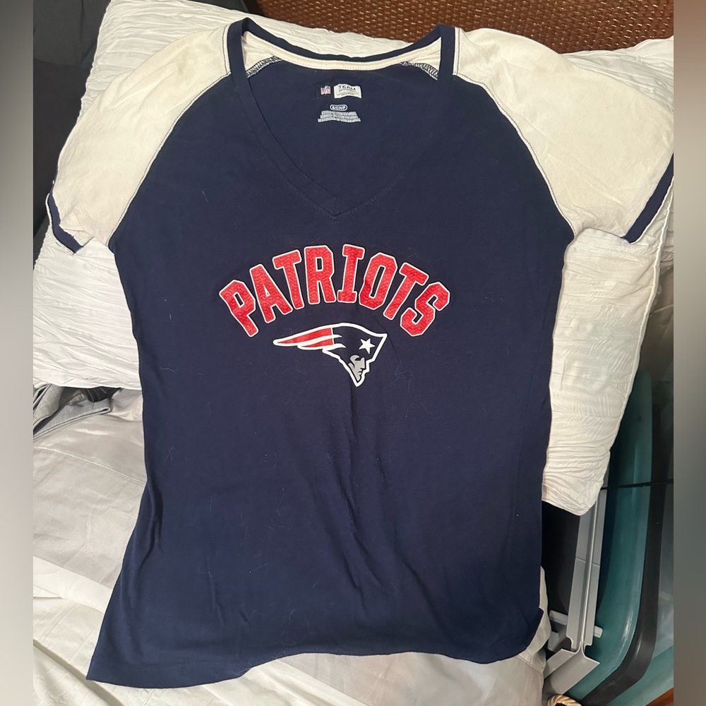 Patriots Womans Raglan NFL T-Shirt - Navy and White